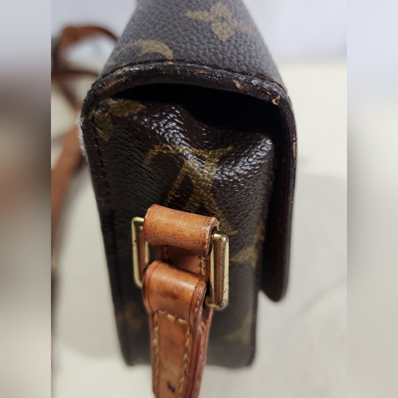 Louis Vuitton St. Cloud pm (smallest size). 1988 Int pocket glued shut. - Picture 15 of 16